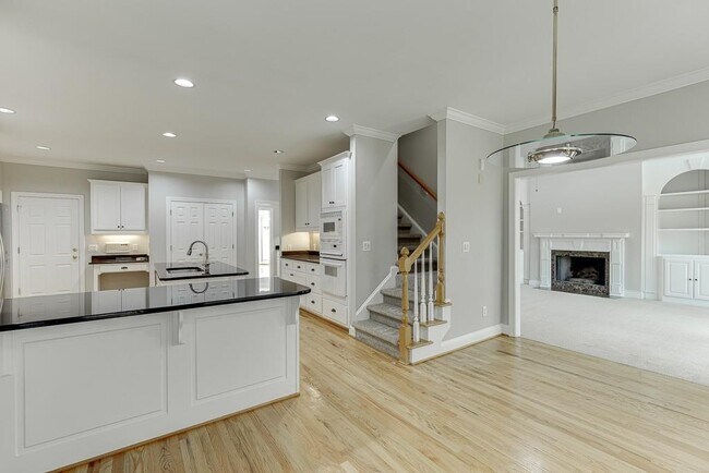 Building Photo - 9345 Riverclub Pkwy