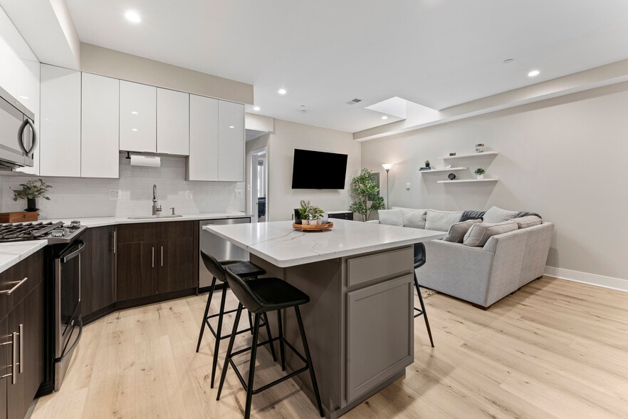 Building Photo - 818 Kennedy St NW