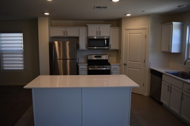 Building Photo - 765 Jessie Dr