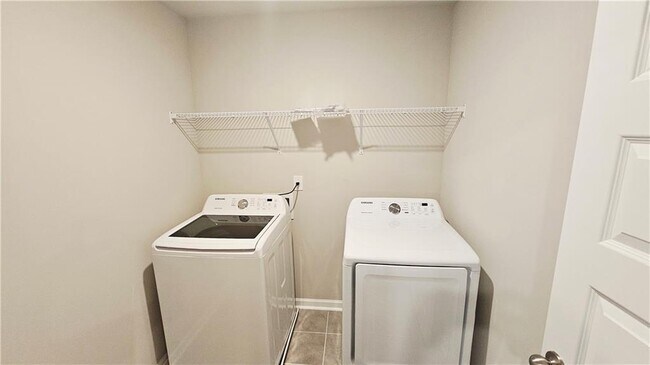 Building Photo - 4414 Sunny Oak Ln