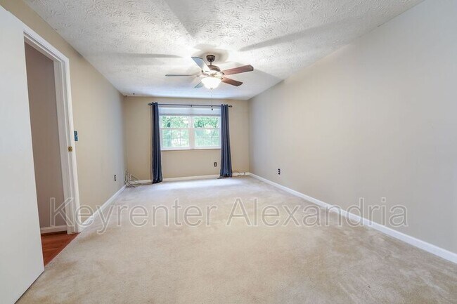Building Photo - 6410 Kings Landing Rd