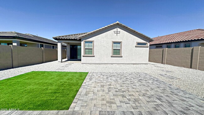 Building Photo - 1005 W Finch Dr