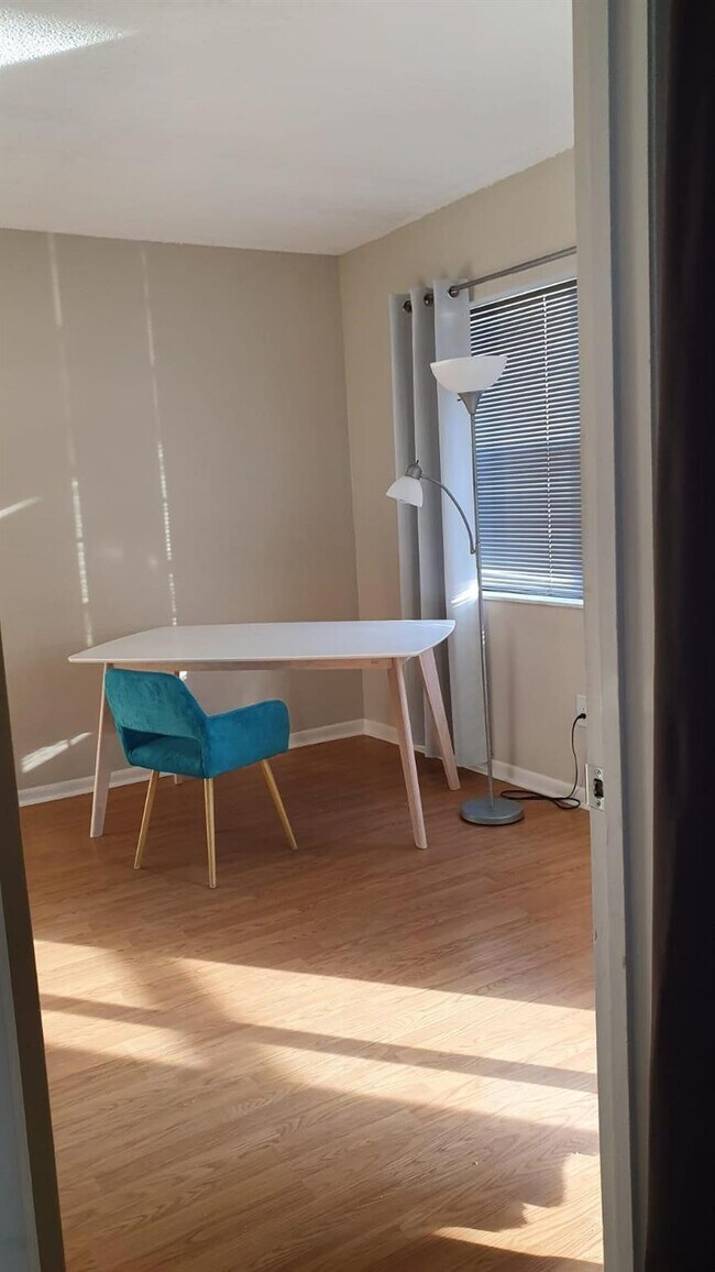 Building Photo - 2050 Oleander Blvd