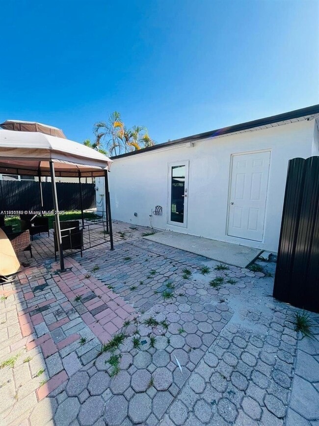 Building Photo - 872 NW 16th Terrace