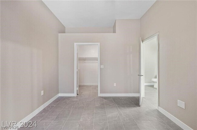 Building Photo - 2305 W Horizon Ridge Pkwy
