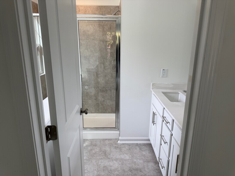 Building Photo - Room in Townhome on Crescent Townes Wy