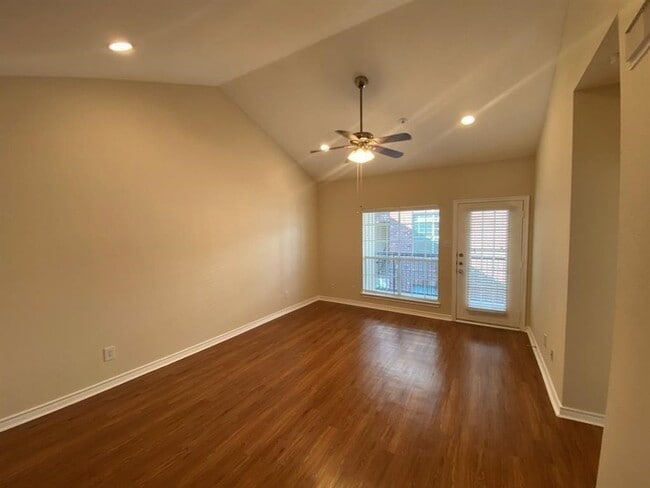 Building Photo - 1901 Post Oak Park Dr