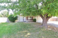 Building Photo - 978 Johnson Dr