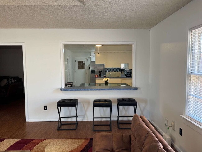 Building Photo - Bedroom Available. ALL BILLS PAID. FURNISHED