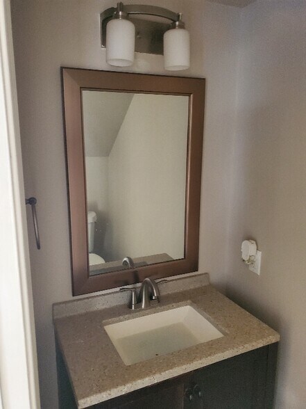 Building Photo - 1532 Hickory Ave