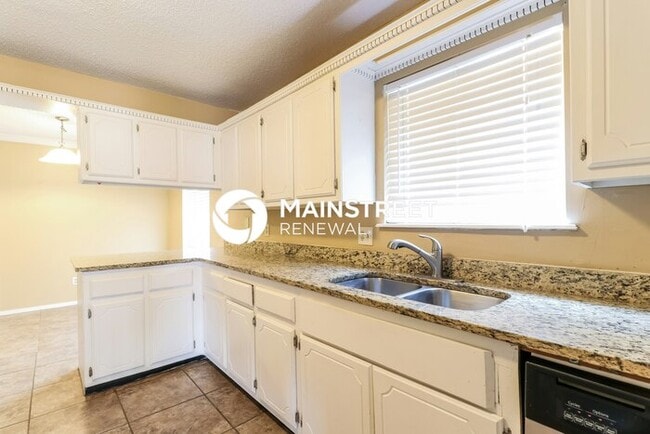 Building Photo - 3 Bedroom Pet-Friendly Home in Oklahoma City, OK with Main Street Renewal