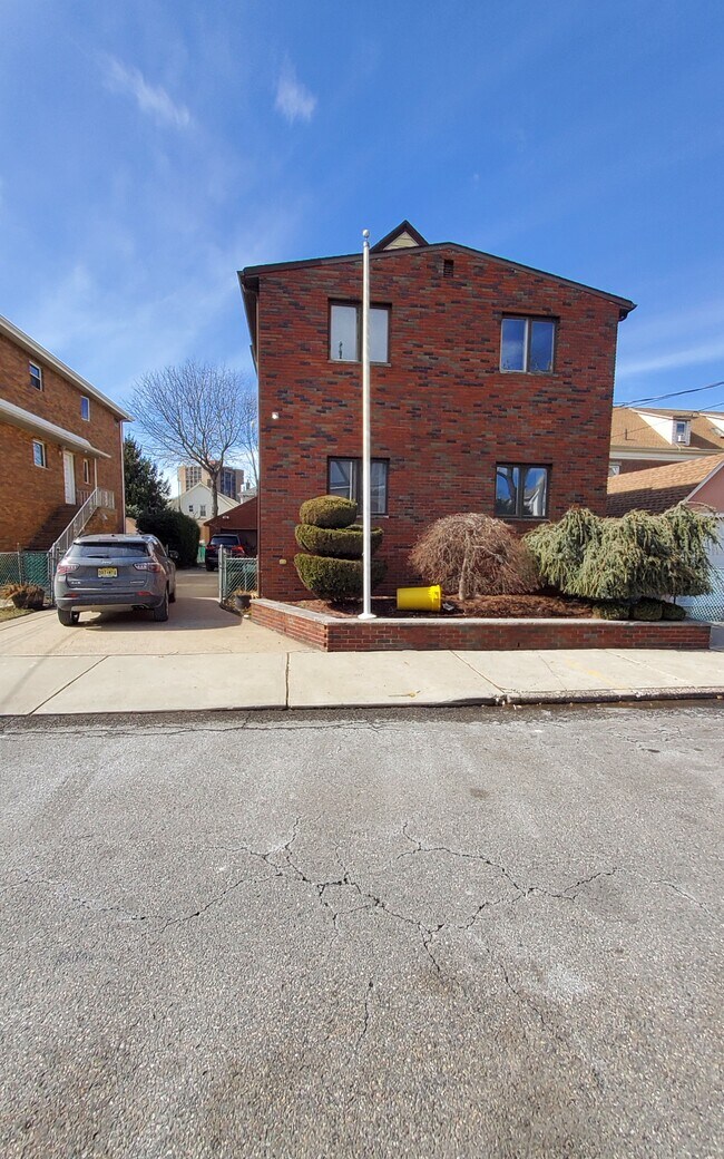 Building Photo - 65 Fulton Ave