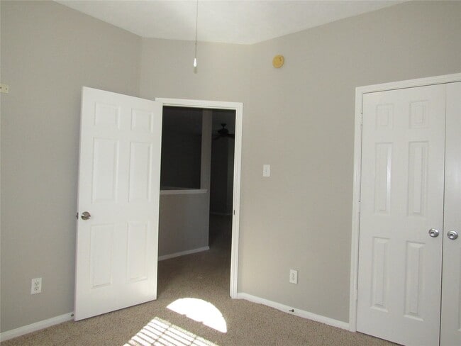 Building Photo - 3519 Englewood Dr