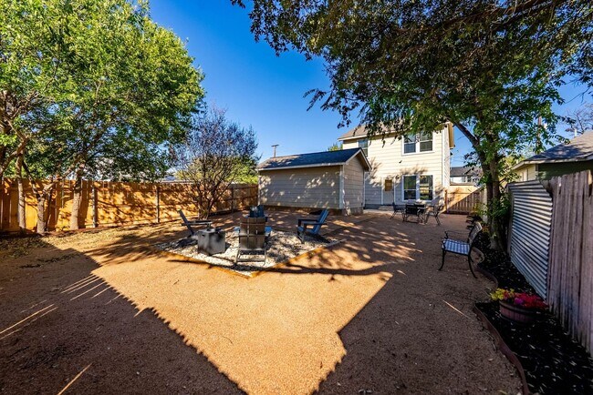 Building Photo - Downtown Home within Minutes from the Riverwalk & Alamodome ~ Large Corner Lot!