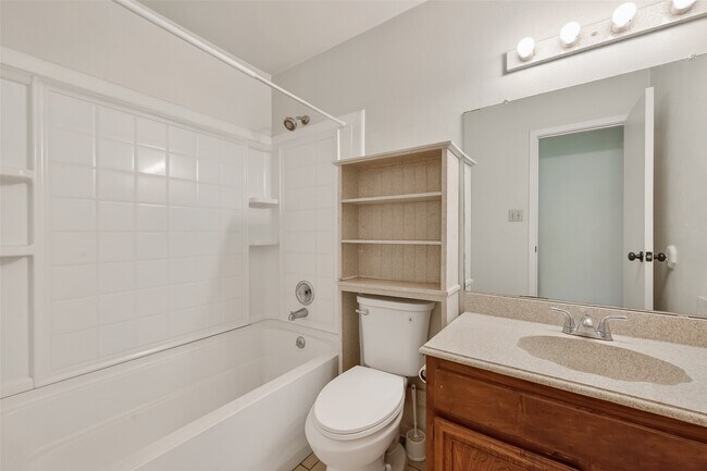 Building Photo - 2709 Lee Cir