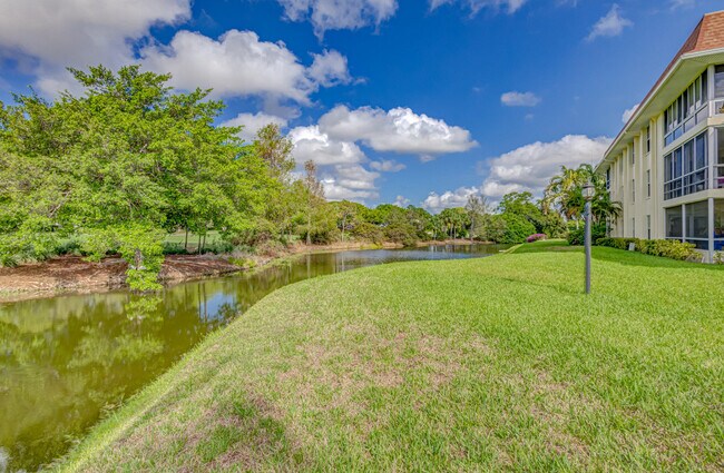 Building Photo - 5560 Tamberlane Cir