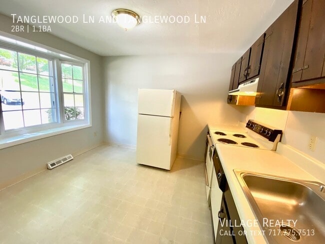 Building Photo - 442 Tanglewood Ln