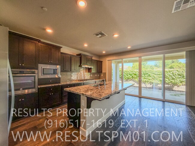 Building Photo - Beautiful Spacious El Dorado Hills Home in gated community