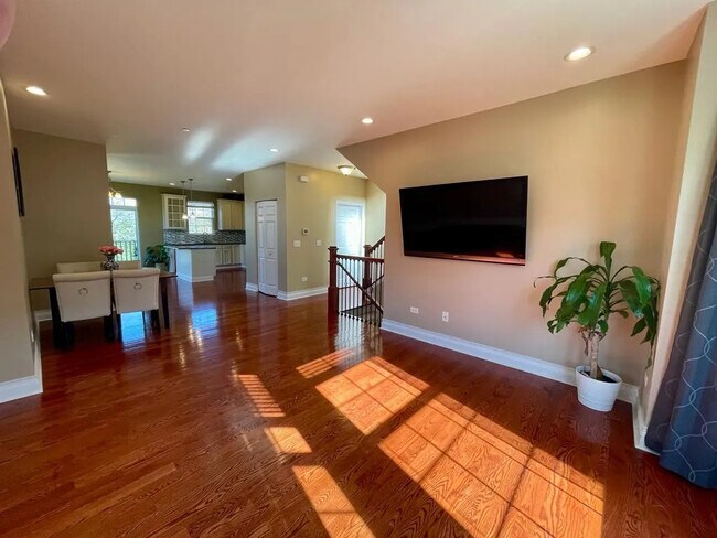 Building Photo - 2915 Henley Ln