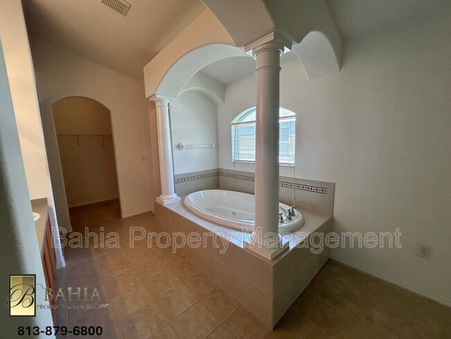 Building Photo - 6850 Pine Springs Dr