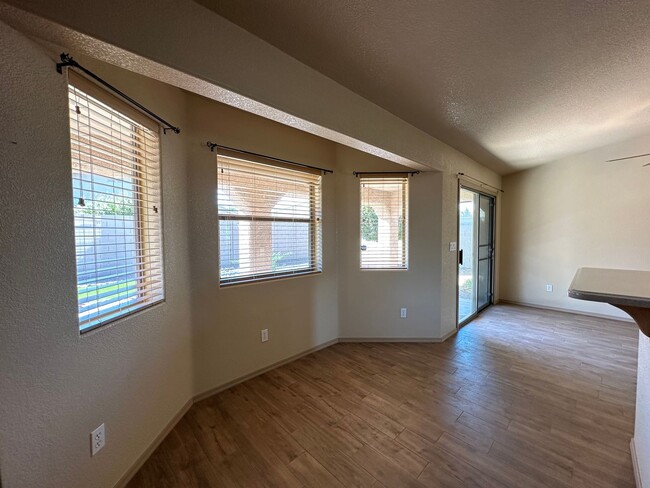 Building Photo - Beautiful 3 bedroom, 3 garage home in Chap...