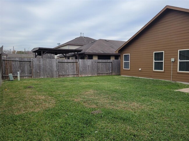 Building Photo - 13914 Cypress Meadows Dr