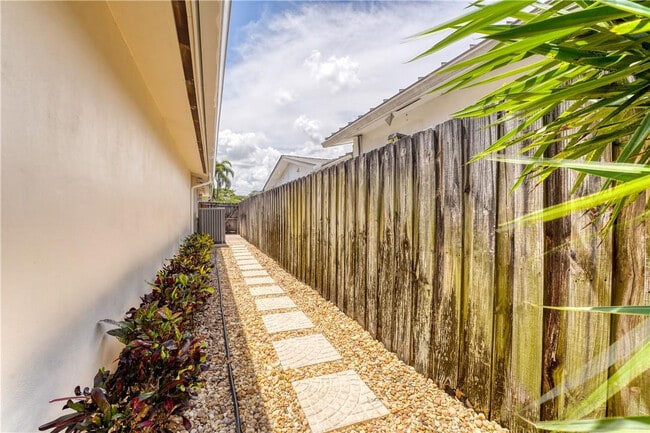 Building Photo - 2000 Admirals Way