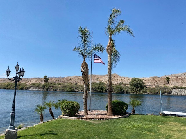 Primary Photo - 1663 AZ-95