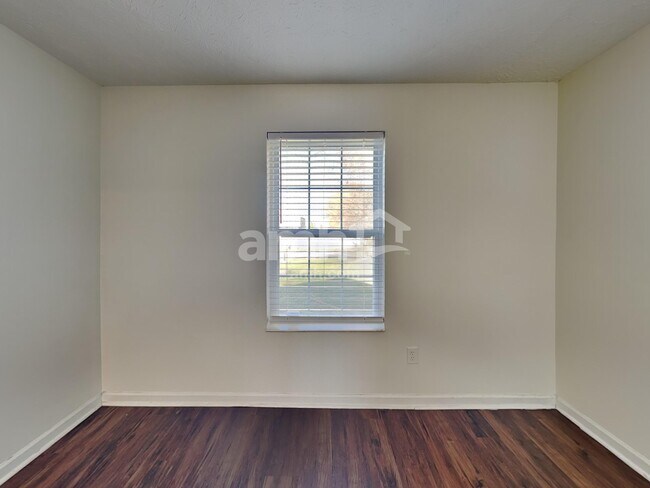 Building Photo - 7037 Crescent Boat Ln