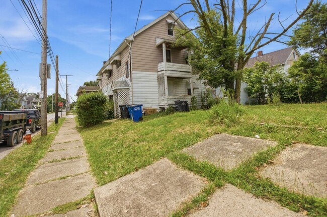 Building Photo - 12313 Rexford Ave