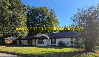 Building Photo - 695 32nd St SE