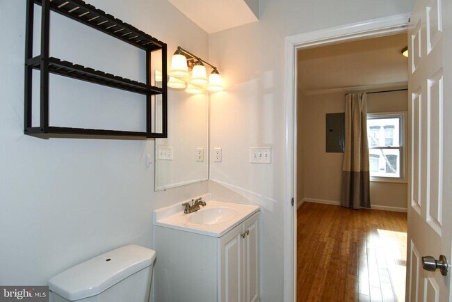 Building Photo - 737 Morton St NW