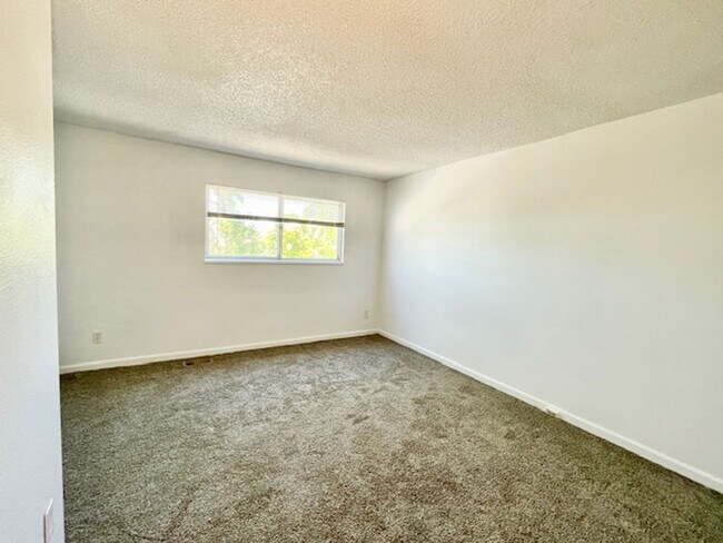 Building Photo - Thornton 2-Story Townhome