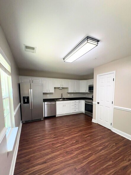 Building Photo - 1126 Maple Tree Ln