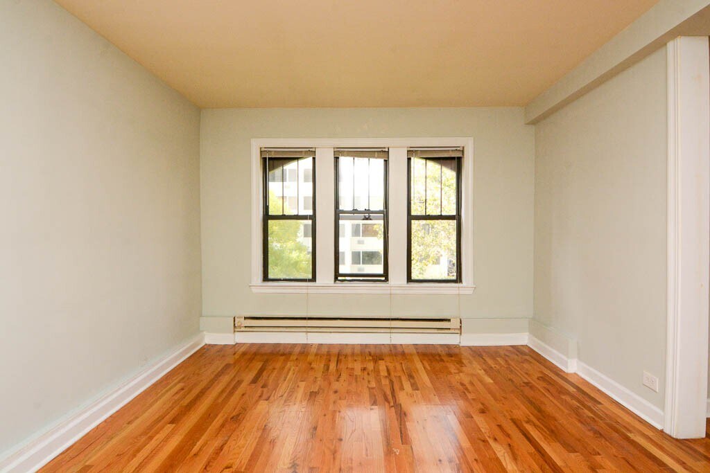 Building Photo - 1352 N Dearborn St