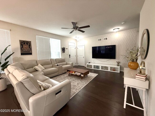 Building Photo - 2 Wisteria Ct