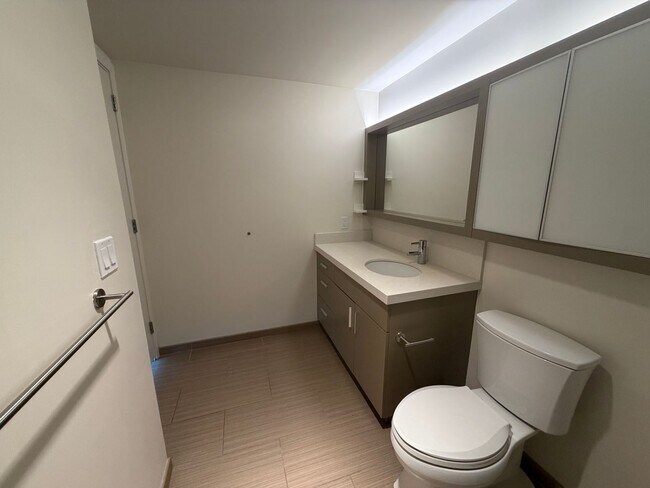 Building Photo - 600 Ala Moana Blvd