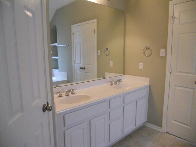 Building Photo - 21607 Spring Vine Ln