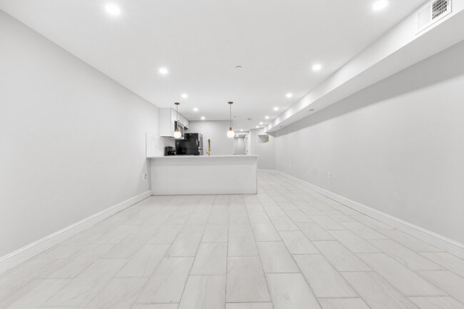 Building Photo - 5706 Chestnut St