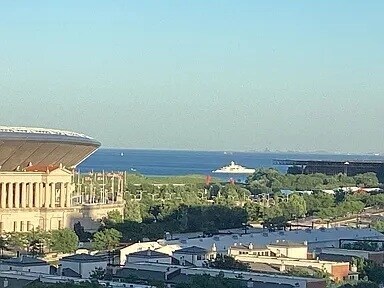 Building Photo - 125 E 13th St