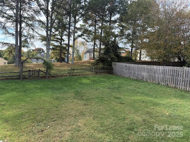 Building Photo - 8605 Tamarron Dr