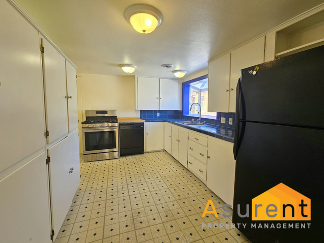 Building Photo - Charming 2-bedroom 1-bathroom home with a ...