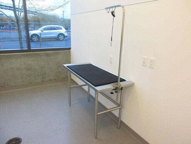 Building Photo - Vista Condominiums - 1 bedroom/1 bath Pearl District condo w/parking/storage/amenities/most utili...
