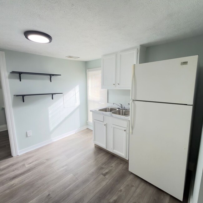 Building Photo - 439 More St NE