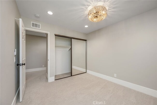 Building Photo - 33372 Breezy Pl