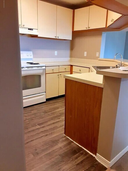 Building Photo - 7667 N Wickham Rd