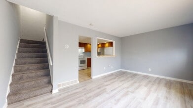 Building Photo - Elyria - updated 2 bedroom/1 bath townhouse.
