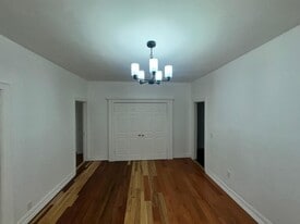 Building Photo - 108 E 95th St