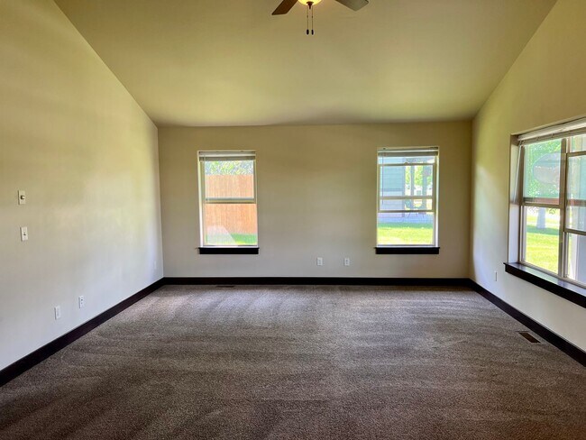 Building Photo - 3 Bed 2 Bath home in Bozeman