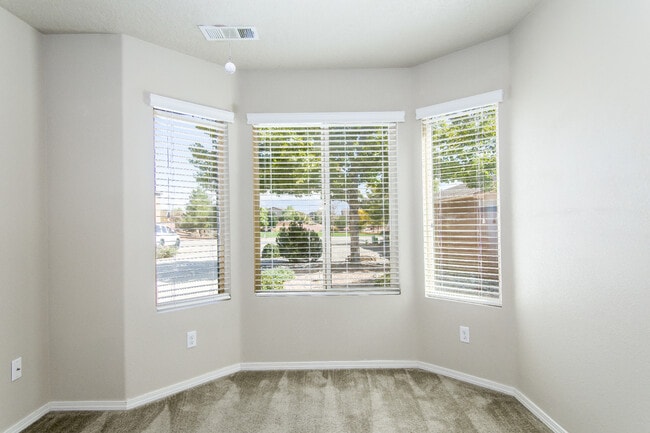 Building Photo - 9005 Rio Galisteo Pl NW